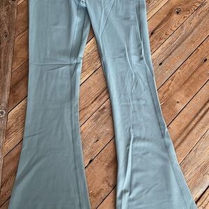 NWT Size 8 Lululemon Align Mini-Flare Pant Regular in Sage Green